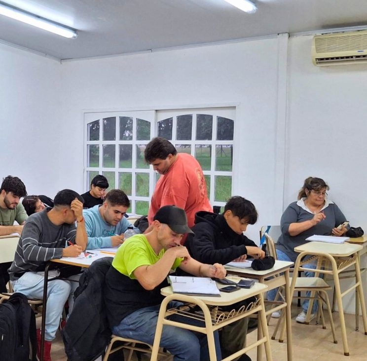 Estudiá en ISFT 240